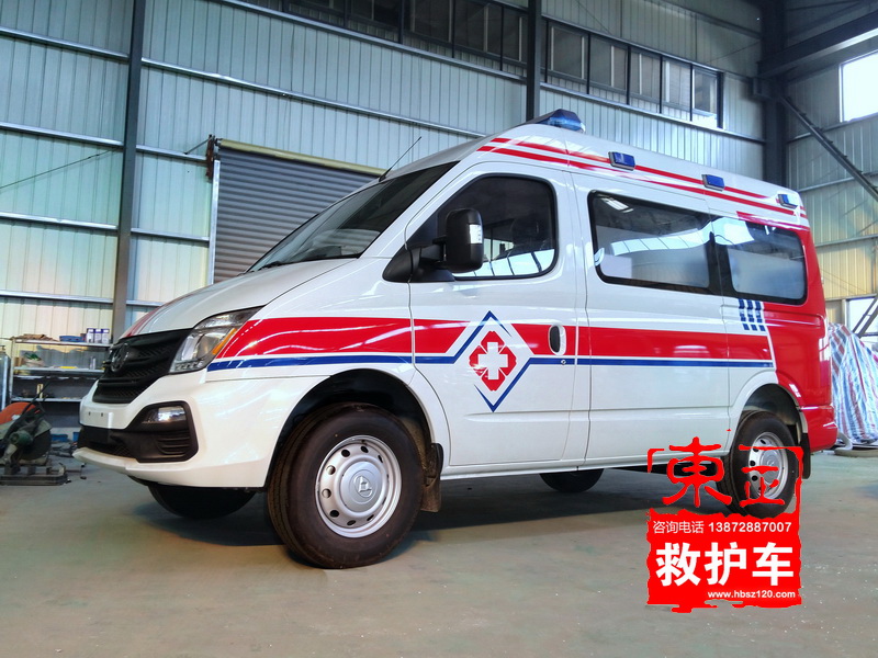 上汽大通V80救護(hù)車45度近照