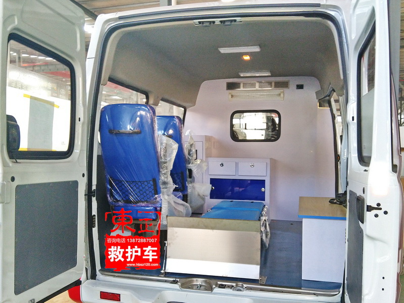 上汽大通V80救護(hù)車運輸型醫(yī)療艙照片